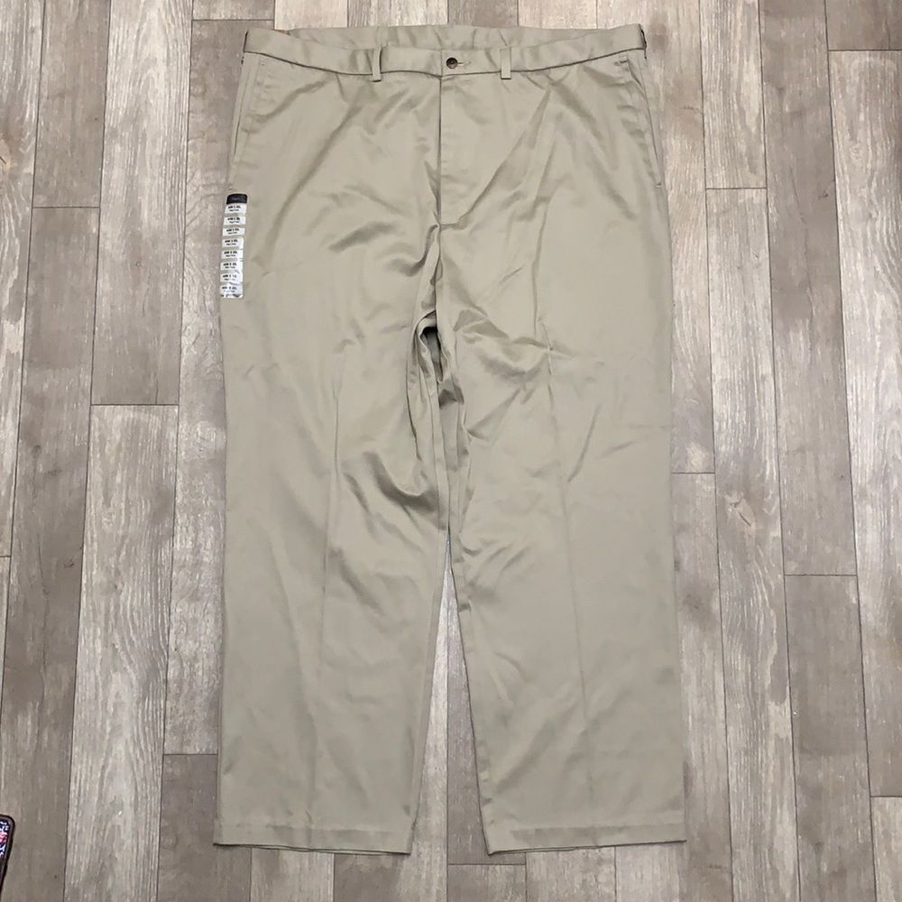 Mens NWT Haggar Classic Fit Sharp Khaki Pants